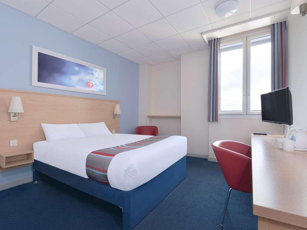 Travelodge Cirencester Rum bild