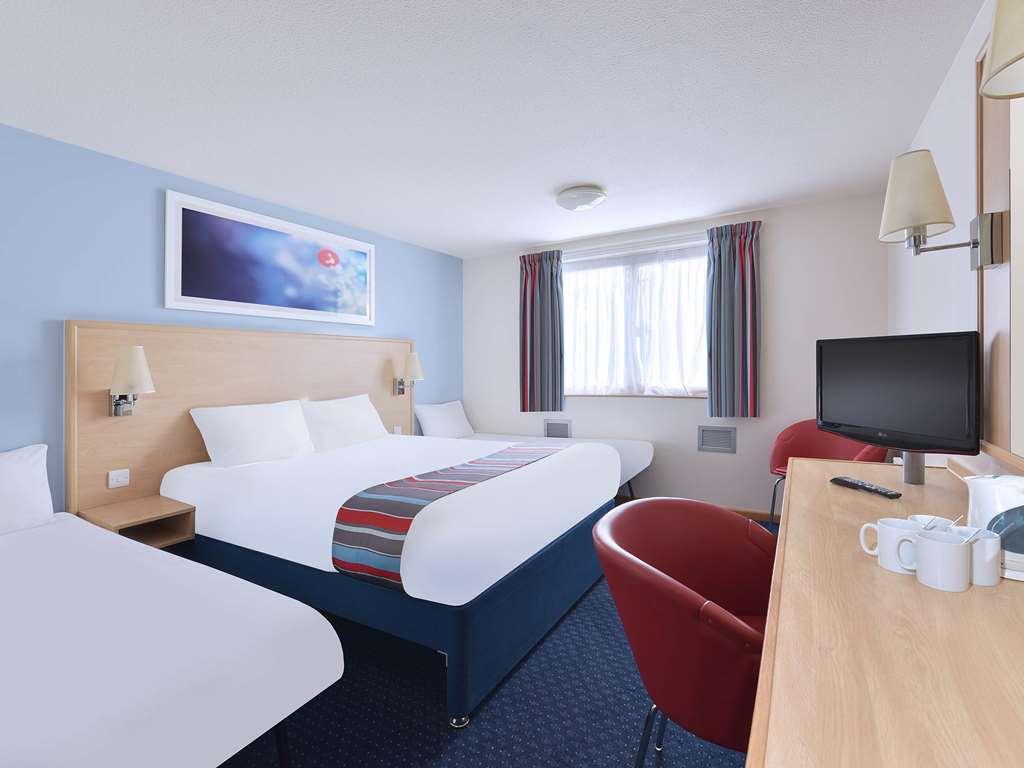 Travelodge Cirencester Rum bild